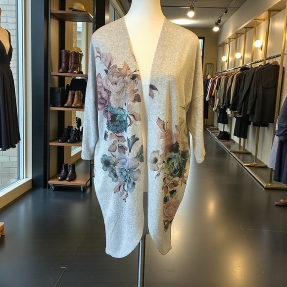 live in the moment Sweaters - LIVE IN THE MOMENT FLORAL PRINT OPEN CARDIGAN/ 3/4 SLEEVE/ Size M